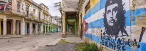 Che Guevara Prints: Cuba, Havana, La Habana Vieja, Che Guevara and Cuban Flag mural