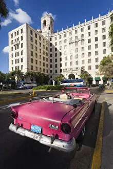 Cuba, Havana, Vedado, Hotel Nacional and 1950s-era US car