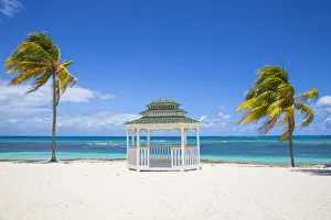 Images Dated 12th July 2016: Cuba, Holguin Province, Gazebo on Playa Guardalvaca