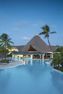 Cuba, Isla de la Juventud, Cayo Largo De Sur, Playa Lindamar, Swimming pool at Melia