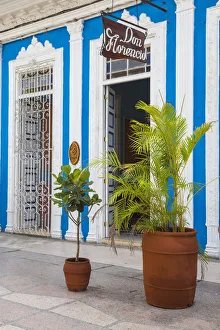 Cuba, Sancti Spiritus, Sancti Spiritus, Calle Independencia Sur - pedestrian shopping Cuba, Sancti Spiritus, Sancti Spiritus, Calle Independencia Sur - pedestrian shopping