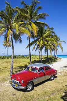 Images Dated 30th March 2015: Cuba, Varadero, 50s Buick car on Varadero beach
