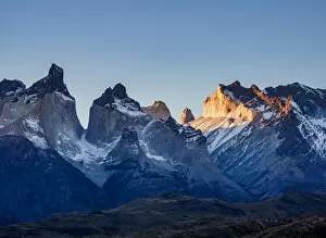 Images Dated 14th June 2018: Cuernos del Paine and Mount Almirante Nieto at sunset, Torres del Paine National Park