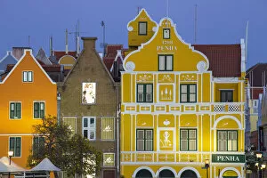 Images Dated 22nd August 2016: Curacao, Willemstad, Colonial merchant houses lining Handelskade along Punda s