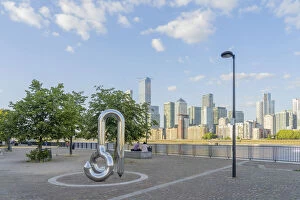 Images Dated 15th September 2020: Curlicue sculpture by William Pye and Canary Wharf and the River Thames, London, England