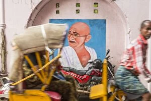 Images Dated 3rd December 2013: Cycle rickshaw & Gandhi mural, Chennai, (Madras), India