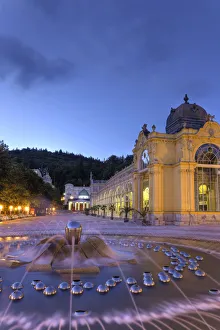 Images Dated 28th April 2011: Czech Republic, Marianske Lazne, Colonnade Cast Iron arcade (Kolonada) and fountain