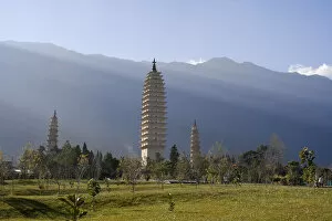 Images Dated 24th June 2008: Dali Three Pagodas (San Ta Si), Dali, Yunnan Province, China