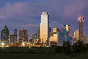 Images Dated 11th February 2014: Dallas City Skyline and the Reunion Tower, Texas, USA