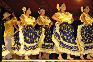 Images Dated 2nd May 2012: Dancers at the Centro Cultural Antiguo, Balet Folklorico, Masaya, Nicaragua