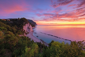 Adriatic Sea Prints: Dawn on the Spiaggia del Frate beach