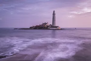 Images Dated 8th April 2022: Dawn at St Marys Lighthouse near Whitley Bay, Northumberland, England. Autumn (October) 2021