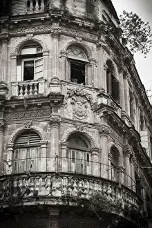Decaying building in Habana Vieja, Havana, Cuba