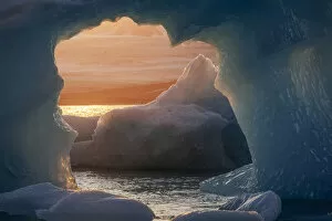 Images Dated 21st October 2020: Defined by massive glaciers and ice caves, Vatnajaokull National Park is a protected