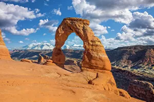 Images Dated 28th March 2023: Delicate Arch & La Sal mountains, Arches National Park, Utah, USA
