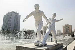 Images Dated 4th September 2012: Democratic Peopless Republic of Korea (DPRK), North Korea, Pyongyang fountains