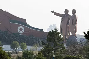 Images Dated 4th September 2012: Democratic Peopless Republic of Korea (DPRK), North Korea, Pyongyang, statues