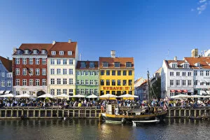 Images Dated 10th September 2015: Denmark, Hillerod, Copenhagen. Colourful buildings along the 17th century waterfront