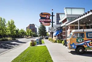 Images Dated 6th November 2018: Denver, Glendale Neighborhood, Restaurant, Colorado