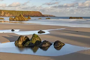 Images Dated 16th July 2021: Deserted sandy shores at Marloes Sands in the Pembrokeshire Coast National Park, Wales