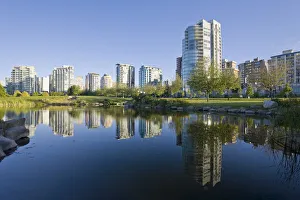 Images Dated 5th March 2008: Devonian Harbour Park and Downtown Vancouver Skyline, Vancouver, British Columbia, Canada