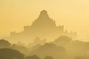 Images Dated 7th September 2020: Dhammayan Gyi Temple at misty sunrise, Bagan, Mandalay District, Mandalay Region, Myanmar