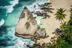 Images Dated 28th February 2023: Diamond beach from above, Nusa Penida, Bali, Indonesia