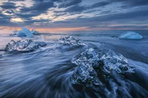 Images Dated 21st October 2020: Diamond beach iceburgs Breidamerkursandur, Iceland