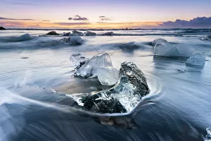 Images Dated 25th March 2020: Diamond Beach, Jokulsarlon Glacier Lagoon, Hofn, Iceland, Europe