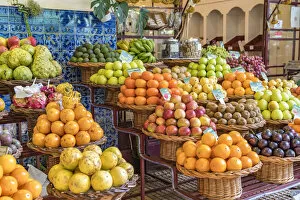 Fruit Gallery: Different varieties of passion fruit and local fruit at Mercado dos Lavradores