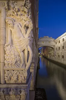 Images Dated 19th September 2019: Doges Palace and Brisge of Sighs, Venice, Veneto, Italy