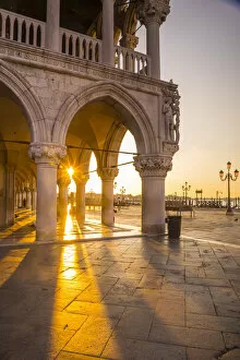 Images Dated 19th September 2019: Doges Palace, Piazza San Marco (St. Marks Square), Venice, Veneto, Italy