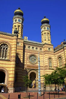 Images Dated 22nd October 2012: Dohany Street Synagogue (Largest Synagogue in Europe), Budapest, Hungary