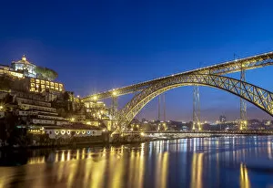 Dom Luis I Bridge at dusk, Porto, Portugal