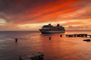 Ship Gallery: Dominica, Roseau, cruiseship