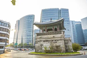 Images Dated 14th November 2016: Dongsipjagak Guard Tower, Seoul, South Korea