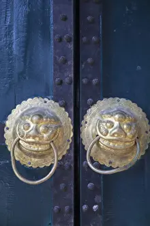 Door of guesthouse, Lijiang (UNESCO World Heritage Site), Yunnan, China
