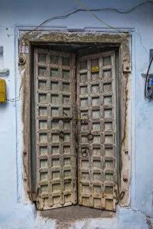 Images Dated 17th November 2017: Door detail in the old town of Udaipur, Rajasthan, India
