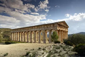Images Dated 29th November 2016: Doric Greek Temple, Segesta, Sicily, Italy