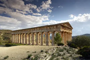 Images Dated 29th November 2016: Doric Greek Temple, Segesta, Sicily, Italy