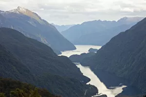 Images Dated 11th July 2013: Doubtful Sound, Fiordland National Park, South Island, Southland, New Zealand, Australasia