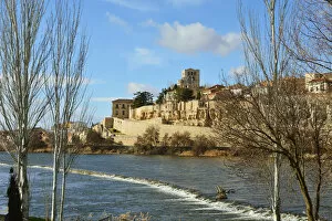 Images Dated 22nd February 2018: The Douro river and the Cathedral of Zamora. Castilla y Leon, Spain