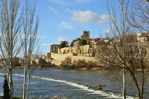 Images Dated 22nd February 2018: The Douro river and the Cathedral of Zamora. Castilla y Leon, Spain