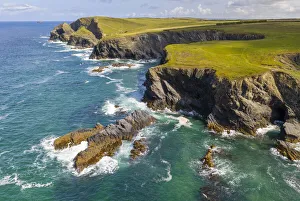 Images Dated 28th May 2021: Dramatic clifftop coastline near Trevone, Cornwall, England. Autumn (September) 2020
