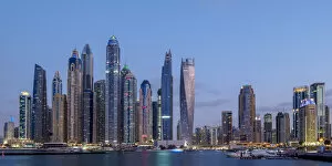 Images Dated 5th January 2018: Dubai Marina at twilight, Dubai, United Arab Emirates