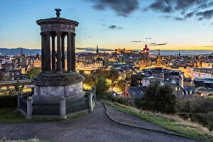 Images Dated 17th February 2023: Dugald Stewart Monument on Carlton Hill overlooking Edinburgh Old Town, City of Edinburgh