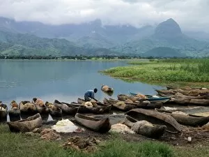 Images Dated 1st January 2000: Dugout canoes used for fishing, iUluguru Mountains