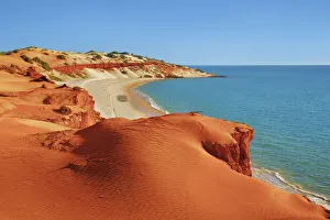 Dune landscape and ocean near Cape Peron - Australia, Western Australia, Gascoyne