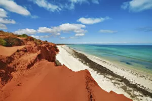 Western Australia Collection: Dune landscape and ocean on Peron Peninsula - Australia, Western Australia, Gascoyne
