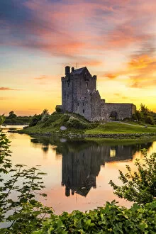 Images Dated 30th August 2018: Dunguaire Castle, County Galway, Connacht province, Ireland